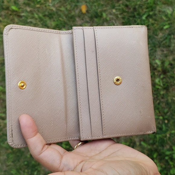 Prada Saffiano Leather Metal in Cipria Compact Wallet - Picture 4 of 17